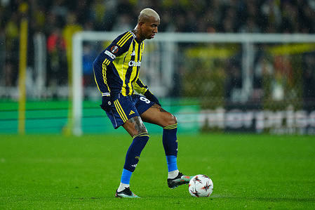 Anderson Talisca of Fenerbahce seen in action during the UEFA Europea League match between Fenerbahce SK and Aston Villa FC at Sukru Saracoglu Sports Complex. Final score Fenerbahce SK 0 : 1 Aston Villa FC