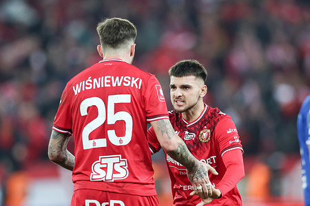 Przemyslaw Wisniewski of Widzew Lodz (L) and Lindon Selahi of Widzew Lodz (R) seen during Polish League PKO BP Ekstraklasa 2025/2026 football match between Widzew Lodz and Lech Poznan at Stadium Widzew. Final score; Widzew Lodz 2:1 Lech Poznan.