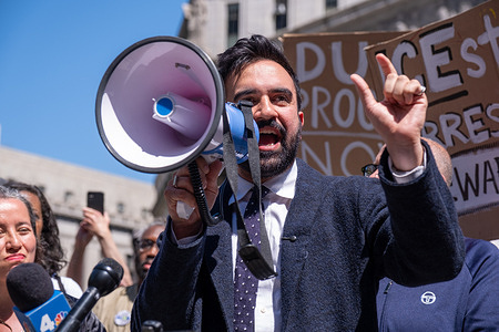 NYC Mayoral Candidate Zohran Mamdani speaks at a rally called to protest the arrest of Newark Mayor Ras Baraka by immigration authorities in May 2025 in New York's Foley Square.