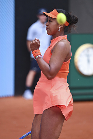 Naomi Osaka of Japan plays against Camila Osorio of Colombia (not in view) during the Women’s Singles Second Round on day four of the Mutua Madrid Open at La Caja Magica. Victory of Naomi Osaka 6-2, 7-5