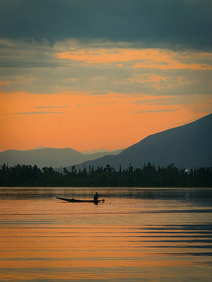 A boatman row his boat on Dal Lake during a cloudy sunset. After days of intense cross-border shelling, drone strikes, and missile launches, normalcy gradually returning to Jammu and Kashmir. A ceasefire agreement between India and Pakistan, which was declared on Saturday evening, has brought much relief to the residents along the Line of Control (LoC) and International Border (IB), especially in the heavily affected Poonch and Rajouri districts. While locals remain cautiously hopeful, daily life is resuming with the reopening of schools in most areas and the resumption of flight operations at Srinagar airport. US President Trump has offered to mediate for a lasting peace between the nuclear-armed neighbours.