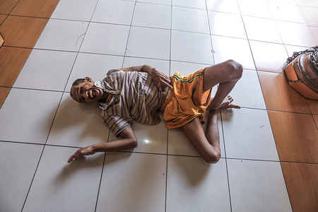 A patient with Mental Disorder undergoing rehabilitation at Daarut Tasbih Islamic Boarding School.Mental disorders (ODGJ) are due to chemical abnormalities in the brain which ultimately disrupt the systemic function and brain nerve impulses as a result of drug abuse.