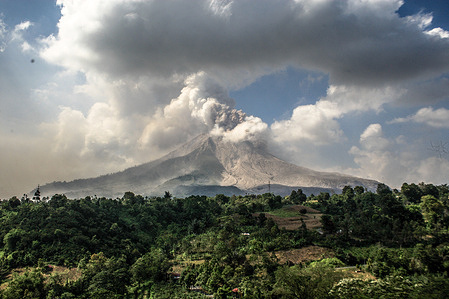 Mount Sinabung in Karo Regency, North Sumatra, erupted again, spewing volcanic ash as high as 2000 meters.