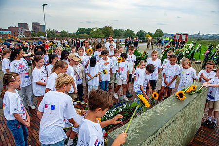 Children are seen leaving flowers over the monument. At the Waal Crossing Memorial, a solemn ceremony took place to commemorate the heroic crossing of the Waal River by American soldiers of the 82nd Airborne Division, during the Operation Market Garden, now 81 years ago. The ceremony counted on the presence of paratroopers from the 82nd Airborne Division of the USA and war veterans. Although Operation Market Garden was unsuccessful, the Americans and British were able to liberate Nijmegen, the Netherlands’ oldest city, after fierce fighting.