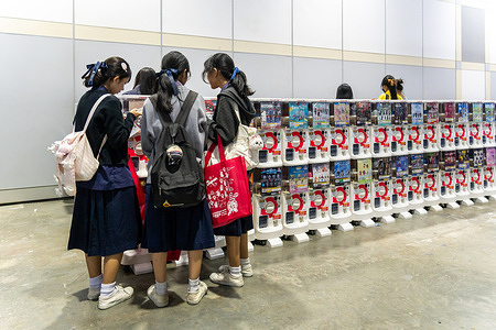 Students seen standing in front of Japanese capsule toy vending machines known as gachapon during Nippon Haku Bangkok 2026 at the Queen Sirikit National Convention Center . Nippon Haku Bangkok 2026, one of Thailand’s largest Japan-themed events, is held at the Queen Sirikit National Convention Center in Bangkok under the theme “Japanese Way for Better Day.” The event brings together interactive exhibits, cultural experiences, and Japanese lifestyle trends while promoting education, business, tourism, and cultural exchange between Thailand and Japan.