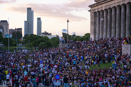 Large crowd seen during a protest to support Venezuelan interim president Juan Guaido.
Venezuelans community of Buenos Aires gathered together front of the Faculty of Law to take part in a rally to support Venezuelan opposition leader Juan Guaido and to express their anger against Venezuelan President Nicolas Maduro's government.
