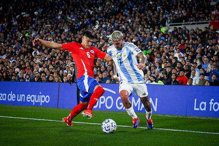 Thomas Galdames of Chile (L) and Rodrigo De Paul of Argentina (R) seen in action during the match between Argentina and Chile as part of Fifa World Cup 2026 Qualifiers at Estadio Mas Monumental. Final score: Argentina 3 - 0 Chile
