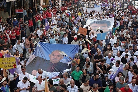Thousands of protesters hold posters of PKK leader Abdullah Ocalan during the march. Thousands of Kurds participated in a march in the Turkish city of Diyarbakır, demanding the release of Abdullah Öcalan, the leader of the Kurdistan Workers' Party (PKK), who is currently in prison. The march was organized by the “Democratic Institutions Platform,” which includes legal Kurdish political parties such as the Peoples' Equality and Democracy Party (DEM Party), the Democratic Regions Party (DBP), and numerous civil society organizations. Speeches at the rally called for the application of the “Right to Hope” for the release of Abdullah Ocalan.