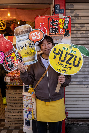 A street vendor promotes yuzu-flavored products to visitors along Nakamise Shopping Street near Senso-ji Temple in Asakusa. Sensō-ji Temple in Asakusa is Tokyo’s oldest and most famous Buddhist temple, originally founded in the 7th century. Known for its iconic Kaminarimon gate and the bustling Nakamise-dori shopping street, it attracts millions of visitors each year.