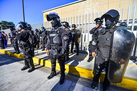 Police Officers from an anti riot team line up after clearing the highway blockade.
War veterans blocked El Salvador's main highways to protest against the government’s intervention in the autonomous work of the National Veterans Institute.
