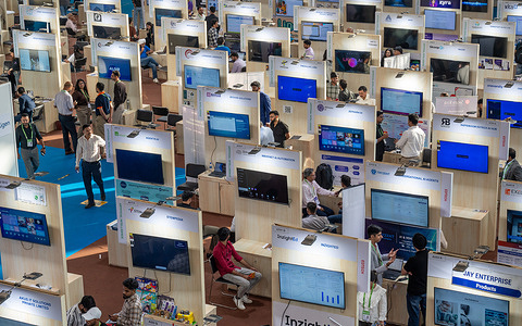 An aerial view of Indian startup pods during the India Mobile Congress 2025 exhibition, held at Yashobhoomi (International Convention and Expo Centre). The annual India Mobile Congress (IMC) is India’s largest technology and telecommunications event, also known as Asia’s biggest digital technology forum. It is jointly organized by the Department of Telecommunications (DoT), Government of India, and the Cellular Operators Association of India (COAI). This platform brings together leaders from the telecom, technology, and digital sectors, along with government officials, startups, and investors, to discuss and showcase innovations such as 5G–6G networks, Artificial Intelligence, cybersecurity, smart cities, robotics, and other emerging technologies.