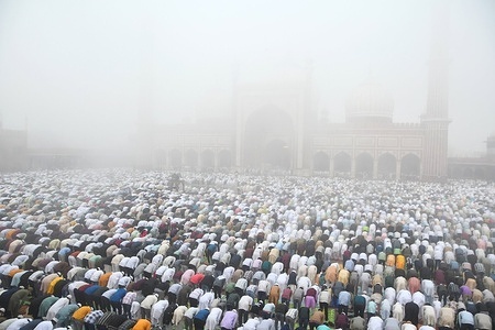 Muslim devotees offer prayers on the occasion of Eid al-Fitr during a foggy morning at the Jama Masjid in the old quarters of Delhi, India, on March 21, 2026