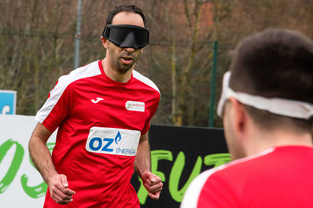 A national blind soccer team player participates in training at Lisbon's Porto Pinheiro sports field.
The first phase of the blind soccer national team training concluded in preparation for participating in the Euro Challenge Cup to be held in July in Stockholm, Sweden.