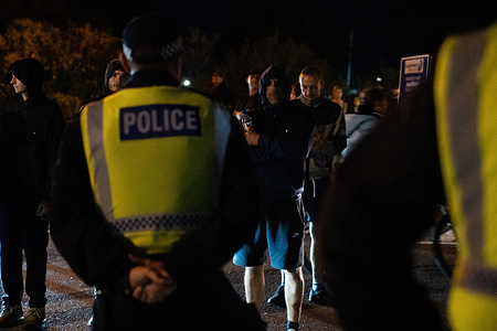 Anti-migrant local protestors taunt and heckle police officers accusing them of protecting migrants at Gosport. Anti-migrant protesters blockaded the Marina to prevent a small boat carrying migrants from disembarking there. Members of Danny Tommo’s Patriot Platform faced off riot police before a Section 14 dispersal order finally disbanded the crowd following 6 arrests.
