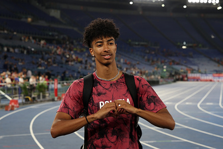 Mattia Furlan leaves the field at the end of the 2025 Pietro Mennea Athletics Wanda Diamond League - Golden Gala at the Stadio Olimpico.