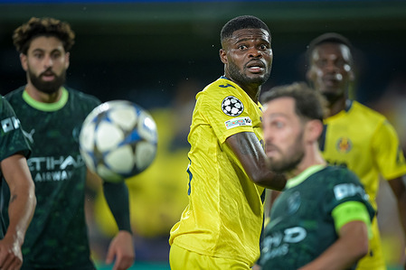 Santiago Comesaña (Villarreal CF) in action during the UEFA Champions League match between Villarreal FC and Manchester City at Estadio de La Ceramica. Final Score: Villarreal CF 0:2 Manchester City.