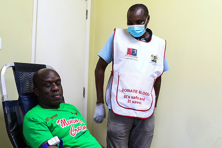 Alpha Kennedy Sanya (L), Kenya’s blood ambassador is seen donating blood at The Nakuru Regional Blood Transfusion Centre. Sanya started donating blood in 1983 while in high school and currently, he is the highest blood donor in Kenya having donated for his one-hundredth time on September 23, 2022.