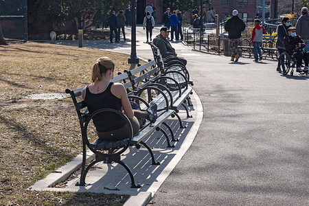 People on park benches enjoy a warm afternoon in Astoria Park in Queens.
Following days of snow and cold temperatures, New Yorkers headed out to enjoy the spring-like weather day.