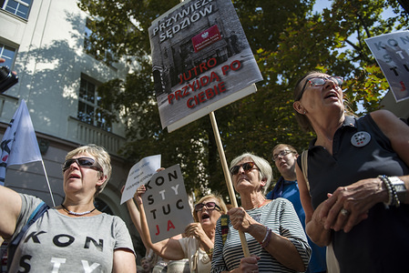 People seen holding placards protesting from outside the National Judicial Council's headquarter.
The European Network of Councils for the Judiciary suspended the KRS Polish National Judicial Council from its membership expressing concerns over its independence in light of the last judicial reforms of Polish government. Some of the judicial representatives from various judicial associations publicly critized the reforms. In response the new KRS started disciplinary procedures and summoned numerous judges for interrogation
Protests took place outside the KRS headquarter to support the judges who came for the interrogations and against communist methods.