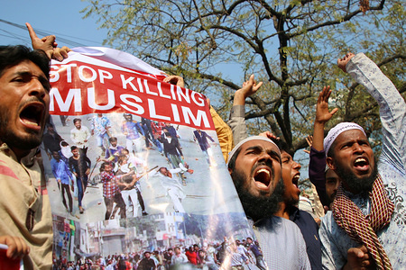 Bangladeshi Islamic party alliance chant slogans during the demonstration.
Bangladeshi Islamic alliance join organised a protest against the recent violence in India following the controversial citizenship law and also threaten to stop India Prime Minister Narendra Modi from visiting Bangladesh.