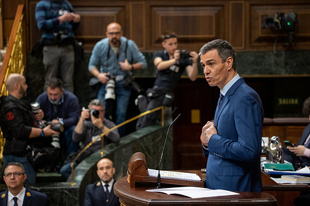 Pedro Sánchez, the Prime Minister of Spain, appeared before the full session of the Congress of Deputies at his own request to report on the Spanish government's position regarding the war in the Middle East, as well as on the latest meeting of the European Council, among other matters.