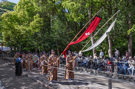 Yabusame (Japanese horseback archery) targets are brought into the competition arena before the start of the event. For the first time after 4 years (because of Covid-19), Kamakura Festival returns, and with it, the Yabusame (Japanese horseback archery) tournament. Yabusame is a sporting event whose origins date back as far as 300 BC (Jomon period). First on foot, then from around the 4th century, the competitors started to use horses. Originally, the archers would shoot arrows in duels at each other. Today, targets are used.