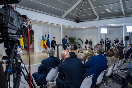 Spanish Prime Minister Pedro Sánchez (R) speaks at a press conference alongside Ukrainian President Volodymyr Zelensky (L) during Zelensky’s official visit to the Palacio de la Moncloa in Madrid.