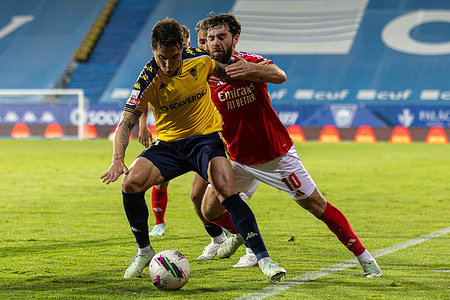 Vinicius Zanocelo of Estoril Praia SAD and Orkun Kokcu of SL Benfica seen in action during the Liga Portugal Betclic match between Estoril Praia SAD and SL Benfica at Estadio Antonio Coimbra da Mota. (Final score: Estoril Praia SAD 1 - 2 SL Benfica).