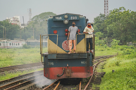 Railway workers are seen on a train as the railway station reopens after the COVID-19 lockdown.
Bangladesh government is likely to end the ongoing nationwide lockdown to contain Covid-19 in Bangladesh, and allow all offices, businesses and public transport to resume operation on May 31.