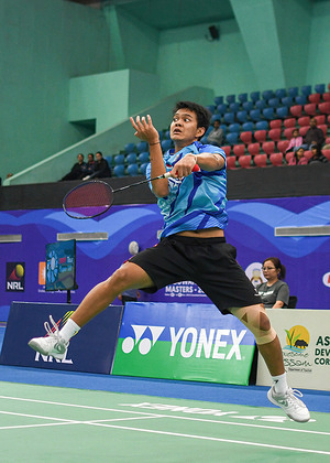 Alvi Wijaya Chairullah of Indonesia plays against Justin Hoh of Malaysia during the semifinals of Yonex-Sunrise Guwahati Masters Super 100 men's singles badminton tournament. 
Alvi Wijaya Chairullah won 21-12, 11-2