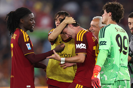 (L to R) Manu Koné (Central Midfielder) of AS Roma celebrate with Matías Soulé (Right Winger) of AS Roma and Mile Svilar (Goalkeeper) of AS Roma during the Italian Serie A- Enilive Championship 2026-2027 of the football match between AS Roma and Atalanta Bergamasca Calcio at Olympic Stadium. Final scores; As Roma 2-1 Atalanta BC.