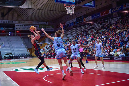 Marta Canella of Spar Girona in action during the match of the Spanish Women's Basketball League, Liga Femenina Endesa, gameday 10 between Spar Girona and IDK Euskotren at Fontajau Pavilion. Final scores: Spar Girona 71:60 IDK Euskotren