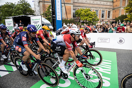 Dylan Groenewegen (C) of Netherlands and Team Jayco AlUla seen in action during the 1st Copenhagen Sprint 2025 - Men's Elite a 235,7 km one day race from Roskilde to Copenhagen. The international cycling race 'Copenhagen Sprint' will be held for the first time in Denmark. It is a so-called World Tour race that is expected to bring together many of the world's best riders. The women's race was held on Saturday and the men's race on Sunday.