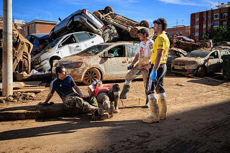 A grup of volunteers from Asturias and Valencia city that came to help to the affectes zones by flooding. (Marcos, Lucía, Javi and Pelayo) A recent DANA (Isolated Depression at High Levels) event has caused severe flooding in several areas of Valencia, Spain. Torrential rains overwhelmed local drainage systems, flooding streets, homes, and businesses, and disrupting transportation. The affected localities have seen extensive property damage, forcing evacuations and requiring emergency response. These extreme weather patterns, linked to the DANA phenomenon, highlight the region's vulnerability to intense rain episodes and underscore the need for improved infrastructure to handle future events.