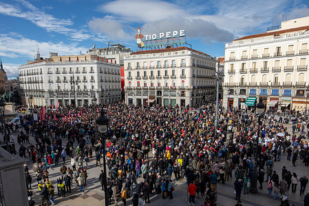 Hundreds of protesters gather during a demonstration in the center of Madrid. A demonstration was organized by the main unions, Workers' Commissions (CCOO) and General Union of Workers (UGT), to demand that the regional government and its president, Isabel Díaz Ayuso, end the cuts and increase funding for public healthcare.