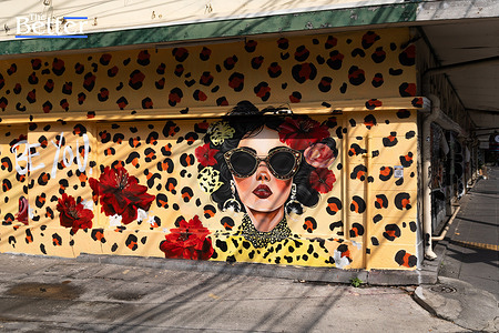 A mural originally created by Spanish street artist Carolina Adán Caro has been fully restored by Thai artists after being vandalized on Charoen Krung Soi 30. The artwork is part of the “Krung Thep Creative Streets” project which brought together 15 international artists to create murals at 15 locations.