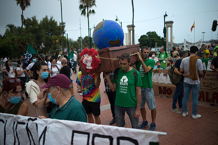 Climate activists carrying a coffin depicting the death of the earth during the global climate strike.
Like every year, hundreds of protesters and environmental activists took the streets under the slogan: "Trial for climate", to demand real measures against climate change. As a result of massive demonstrations for climate and social pressure in the streets, the environmental movement hopes that governments will take global agreements against climate change.