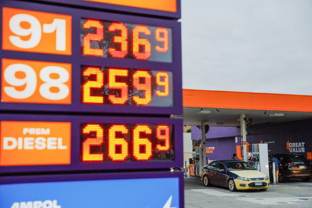 People queue to fuel their vehicles. Fuel prices in Australia remain elevated amid global tensions involving the United States and Iran, continuing to impact household and transport costs. Prime Minister Anthony Albanese said that “every single ship” carrying oil bound for Australia “has landed,” adding that “there is no less supply” and attributing price pressures to increased demand. The government has announced a new fuel supply taskforce led by Anthea Harris, aimed at coordinating efforts between state and federal authorities and monitoring the national fuel supply outlook.