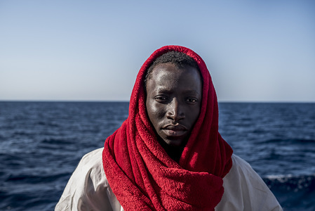 Essah Sanneh is from Gambia, he is 15 years old and started this migrant route 3 and a half years ago. He passed through Senegal, Mali, Burkina, Nigeria and the Sahara heading to Libya. Passing through the Sahara desert was the hardest part as he says, you’ll continuously see your fellows dying in the desert and other dead bodies around.
The Spanish NGO Proactiva Open Arms rescued 378 migrants. They were 20 miles out from the Libyan coast. Since the beginning of the year, nearly 3.000 people have lost their lives in the Mediterranean Sea. Even if one of every 53 has died crossing, migrants keep on trying to leave Libya because they say that life in Libya is really difficult.