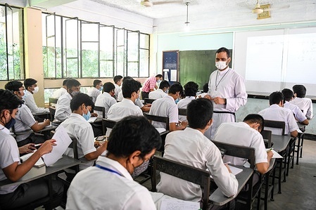 Students attend a class at the Saint Joseph Higher Secondary School after the government withdrew restrictions on educational institutions following a decrease in the number of cases of coronavirus disease (COVID-19) in Dhaka.
Bangladesh schools reopened after 18 months in one of the world's longest shutdowns due to the Covid-19 coronavirus pandemic.