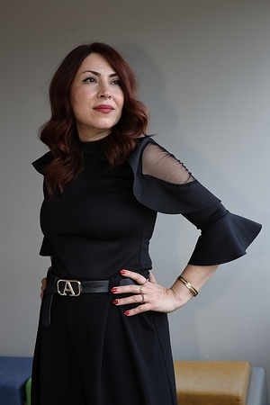 Kaval Sedqi, a Kurdish theater director, actress and playwright, from Kurdistan federal region of Irak, living in Germany attends the festival. The 11th Amed International Theater Festival, organized by the Diyarbakir Metropolitan Municipality and the Amed City Theater from April 22 to May 2, featured theater companies from 19 countries and 22 performances.