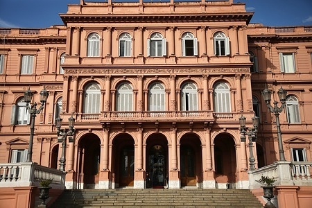 The Casa Rosada (Pink House) is the Argentinian House of government : the seat of executive power, located on the Plaza de Mayo (May Square) in the center of Buenos Aires.