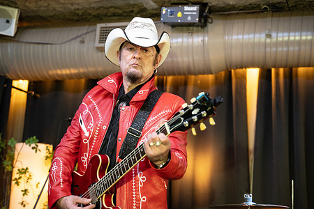 Singer Carlos Segarra of the group Los Rebeldes performs during the concert at La Sala of the Movistar Arena.