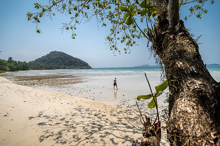 Located at the end of a potholed, hilly dirt road, a few km from the nearest village, Long Beach is one of the few remaining unspoiled beaches on Koh Chang island, a popular destination for travelers. Daily life on Koh Chang, one of Thailand's largest islands, as the country balances sustainability with the return of mass tourism, a vital component of Thailand's economic development.