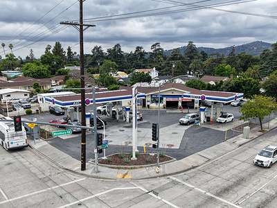 (EDITOR'S NOTE: Image taken with drone) 
An aerial view shows an ARCO gas station at the corner of Woodbury Road and Lincoln Avenue in Altadena, California, as drivers refuel their vehicles. Fluctuating fuel prices and transportation costs continue to affect household spending and commuting expenses across the Los Angeles region.