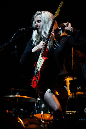 Alice Johnson, Scottish vocalist and guitarist of Swim School, performs live in Porto as the opening act for Suede at Super Bock Arena – Pavilhão Rosa Mota.