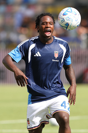 Jayden Addai (Forward) of Como 1907 seen in action during warm-up before the Italian Serie A Enilive Championship 2026-2027 of the football match-day 5 between Frosinone Calcio vs Como 1907 at Benito Stirpe Stadium. Final result match: Frosinone - Como 2-0