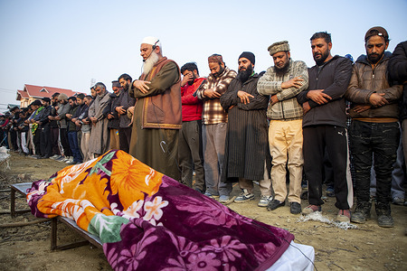 (EDITORS NOTE: Image depicts death) 
Kashmiri people offer funeral prayers near the dead body of Muhammad Shafi, a civilian tailor killed in an explosion inside a police station, during his funeral procession in Srinagar. Nine people were killed and 32 others were injured in a major explosion inside a Police Station. Explosives reportedly detonated during a forensic investigation as part of a probe into an earlier blast in India’s capital, New Delhi, that killed 13 people and injured dozens.