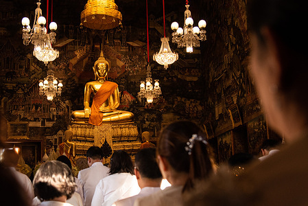 Buddhist devotees seen praying in front of the Buddha Statue to mark Makha Bucha day at Wat Arun temple. Makha Bucha, also known as Magha Puja or the Day of the Fourfold Assembly, is one of Buddhism’s holiest days. It commemorates the occasion when 1,250 monks gathered spontaneously to hear Lord Buddha deliver a sermon on the essence of Buddhism.