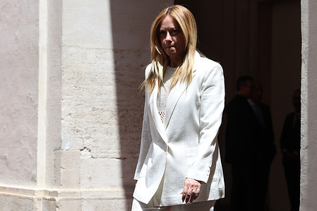 Prime Minister Giorgia Meloni awaits the arrival of the Portuguese Prime Minister . Prime Minister Giorgia Meloni welcomed the Portuguese Prime Minister Luís Montenegro to Palazzo Chigi for an institutional meeting dedicated to key European issues and cooperation between Italy and Portugal. A document was signed to strengthen political dialogue. A €3 billion agreement has been reached to supply three Italian frigates to the Portuguese Navy.